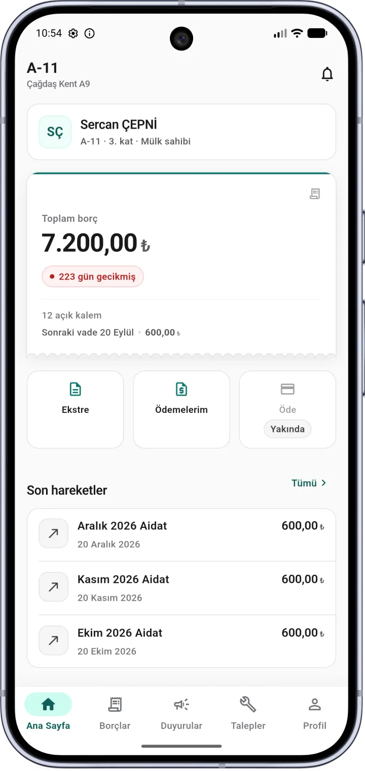 Sakin uygulamasının ana ekranı: daire bilgisi, toplam borç ve gecikme rozeti, ekstre/ödemelerim kısayolları ve son aidat hareketleri listesi.